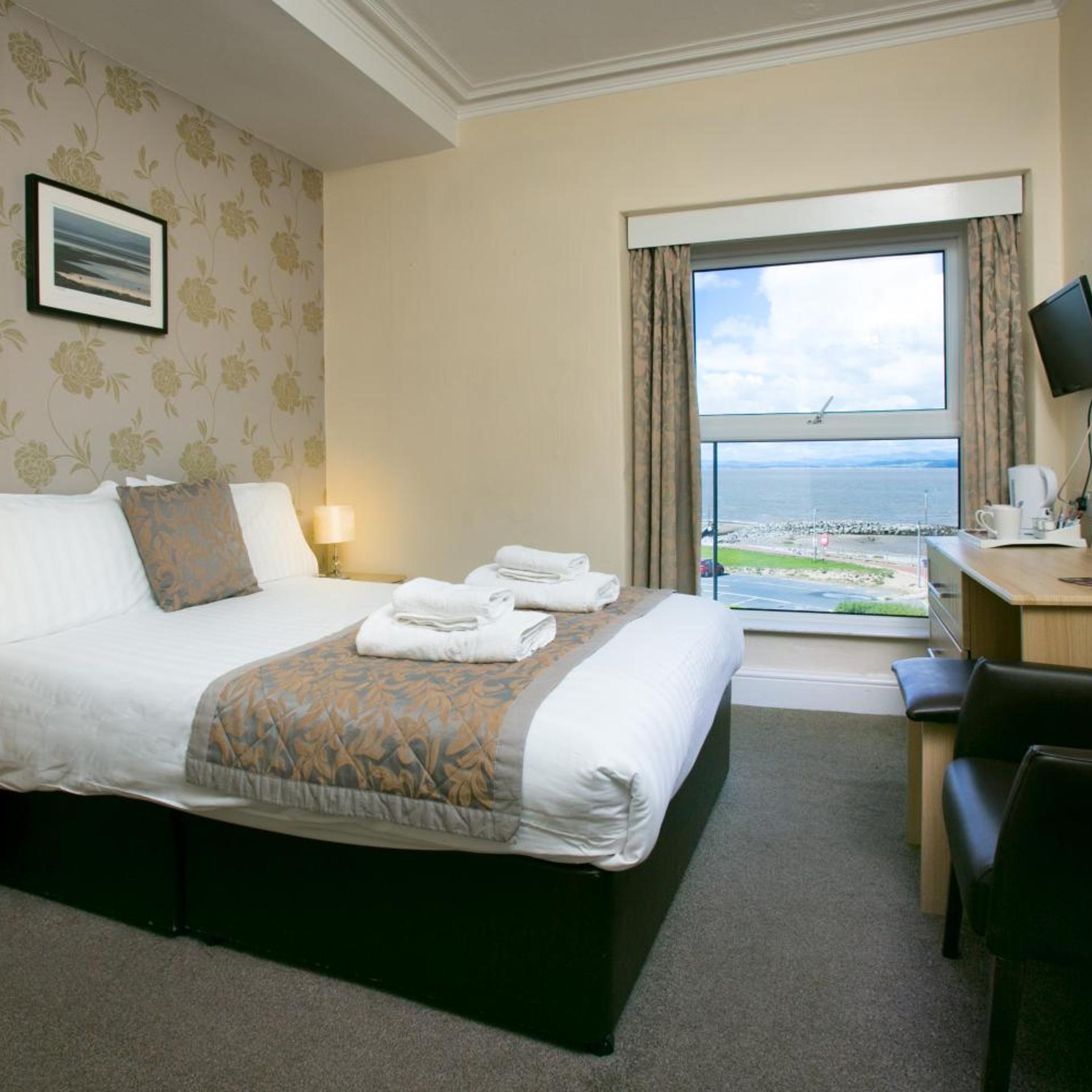 Room, Double Bed, Sea View, The Auckland Hotel 2/3