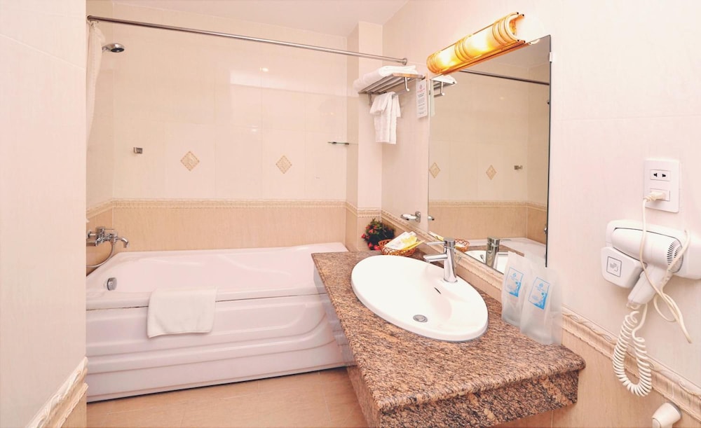 Tan Hoang Long Hotel 21/22
