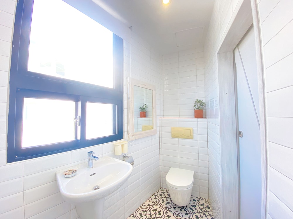 Minimi Inn - Sailrock Beach House 64/66