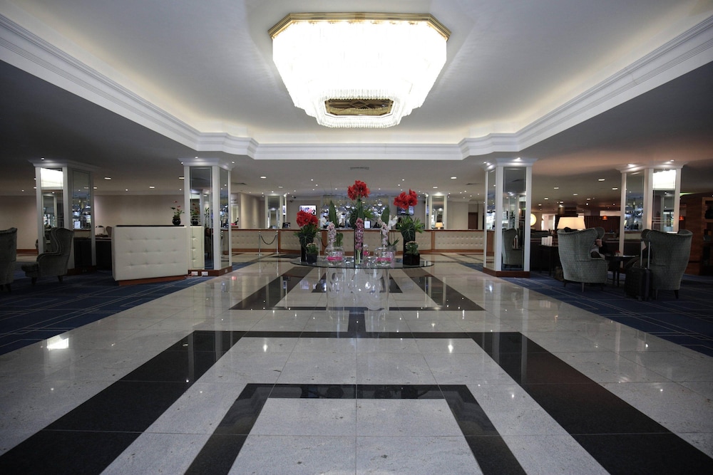 Lobby at RENAISSANCE LONDON HEATHROW HOTEL, LONDON