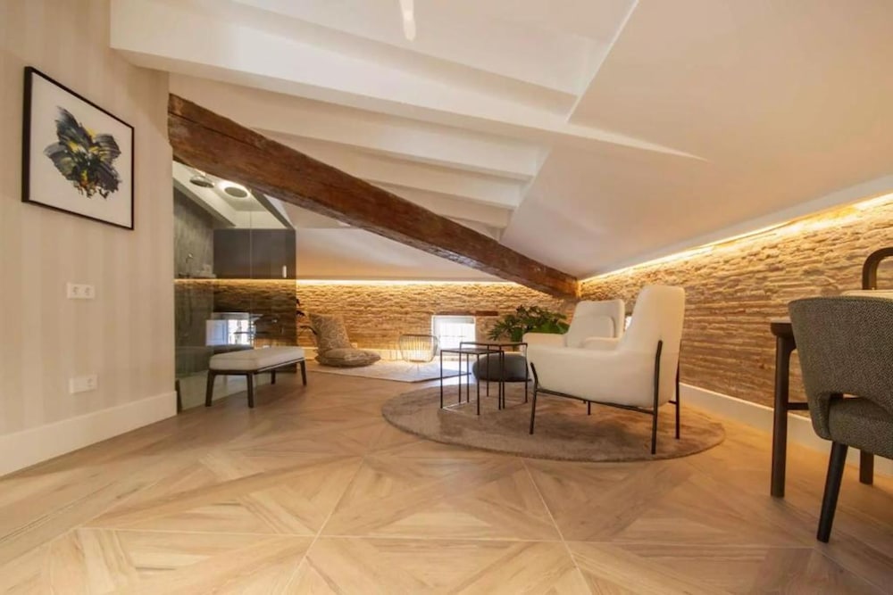 MYR Palacio Vallier 6/50