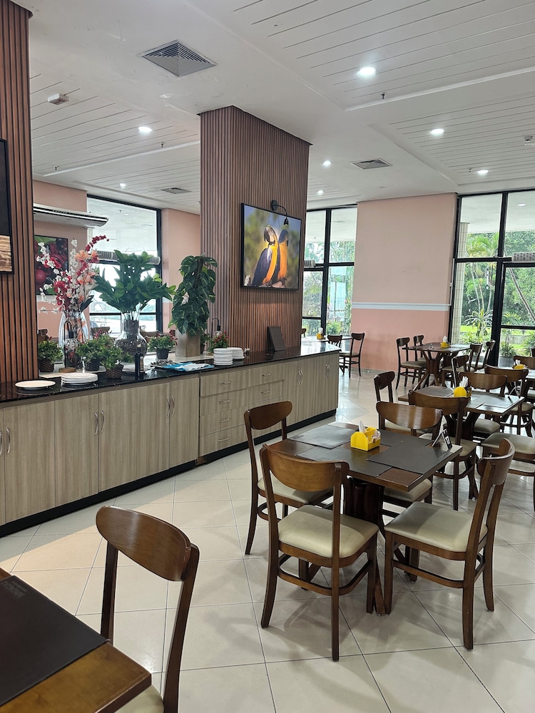 Tropical Executive Hotel 57/62