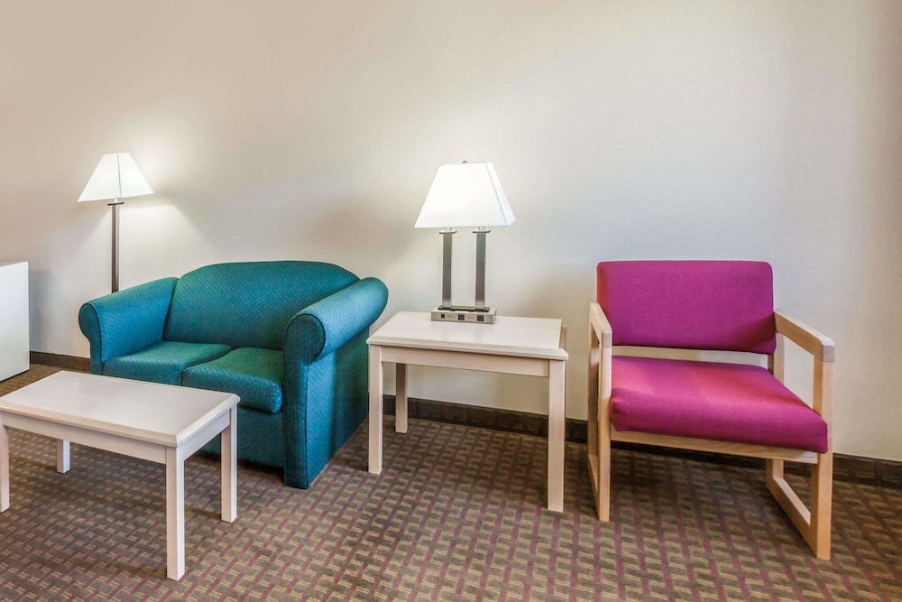 Super 8 by Wyndham Liverpool/Clay/Syracuse Area 12/21