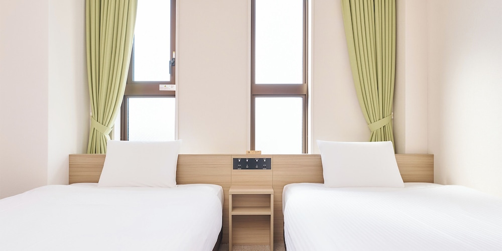 DELUXE, TWIN BEDS