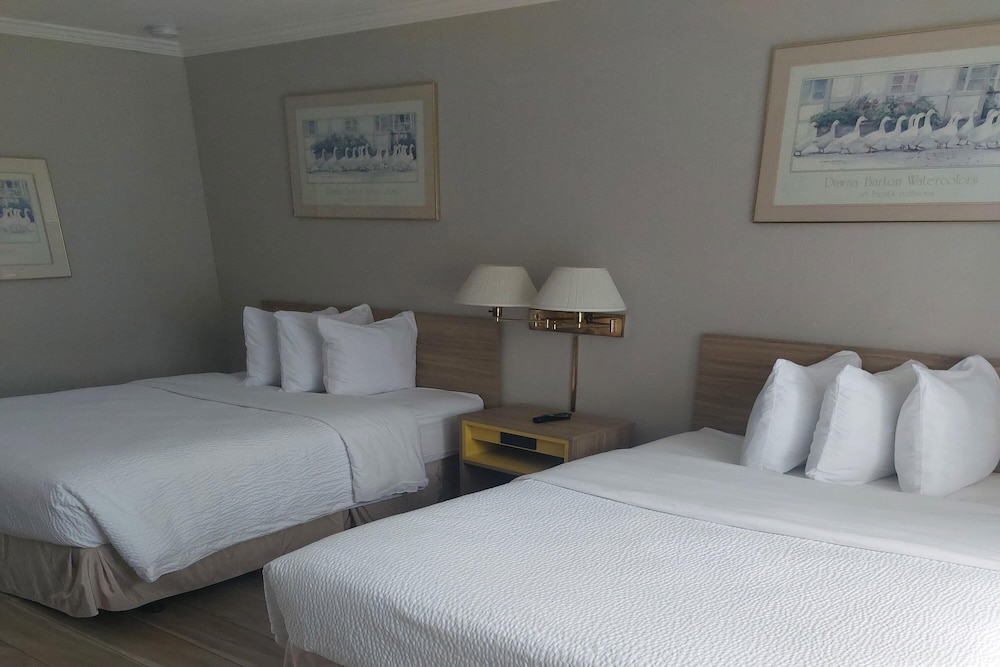 Days Inn by Wyndham Mountain View 26/96
