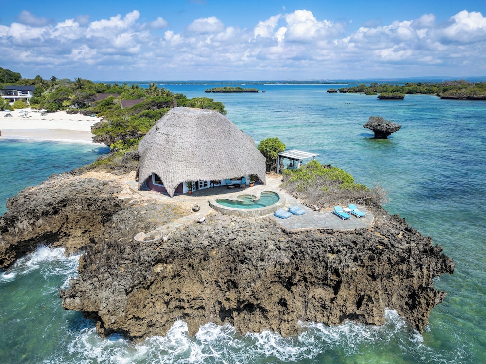 Chale Island Resort 66/70