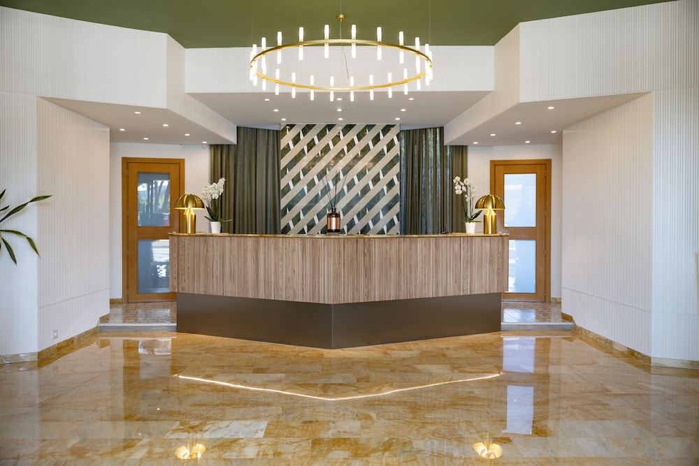Grand Hotel 16/64