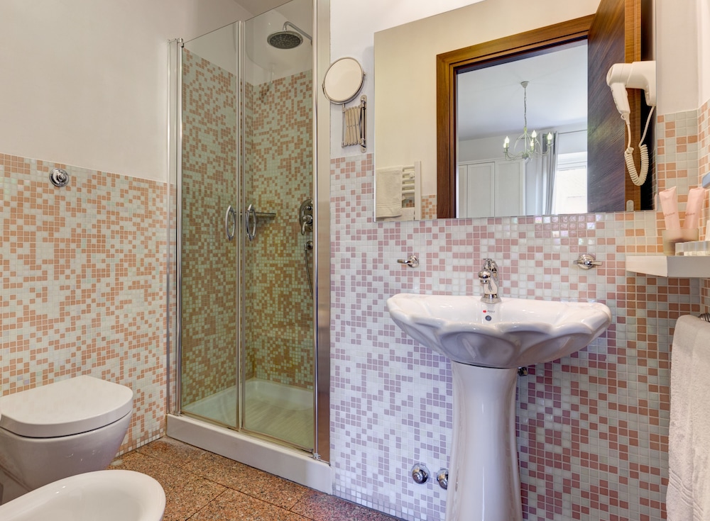 Little Rhome Suites 22/49