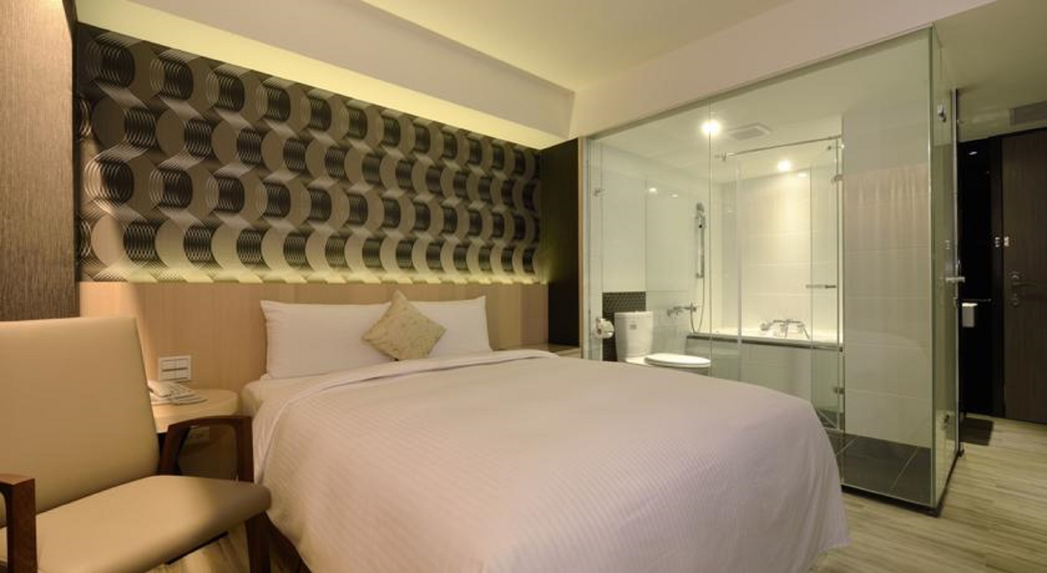Deluxe, Queen Bed