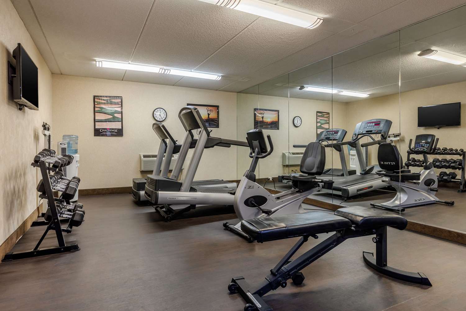 Suburban Studios Arlington Heights - Elk Grove 12/17