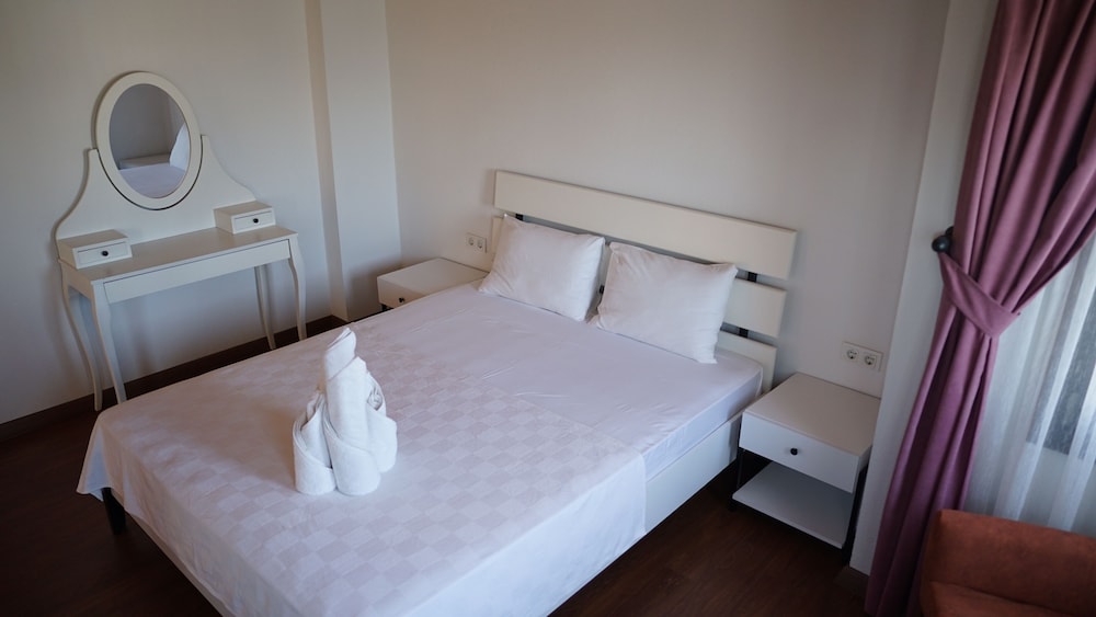 Karyada Hotel 11/50