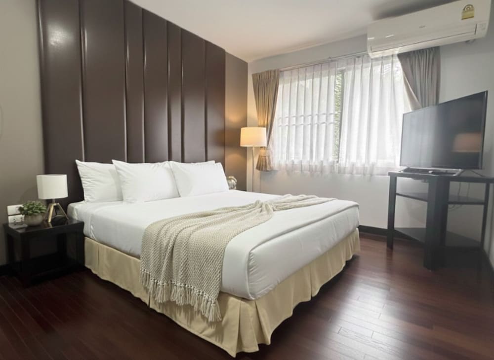 1 Bedroom, Suite, King Bed, Tower One