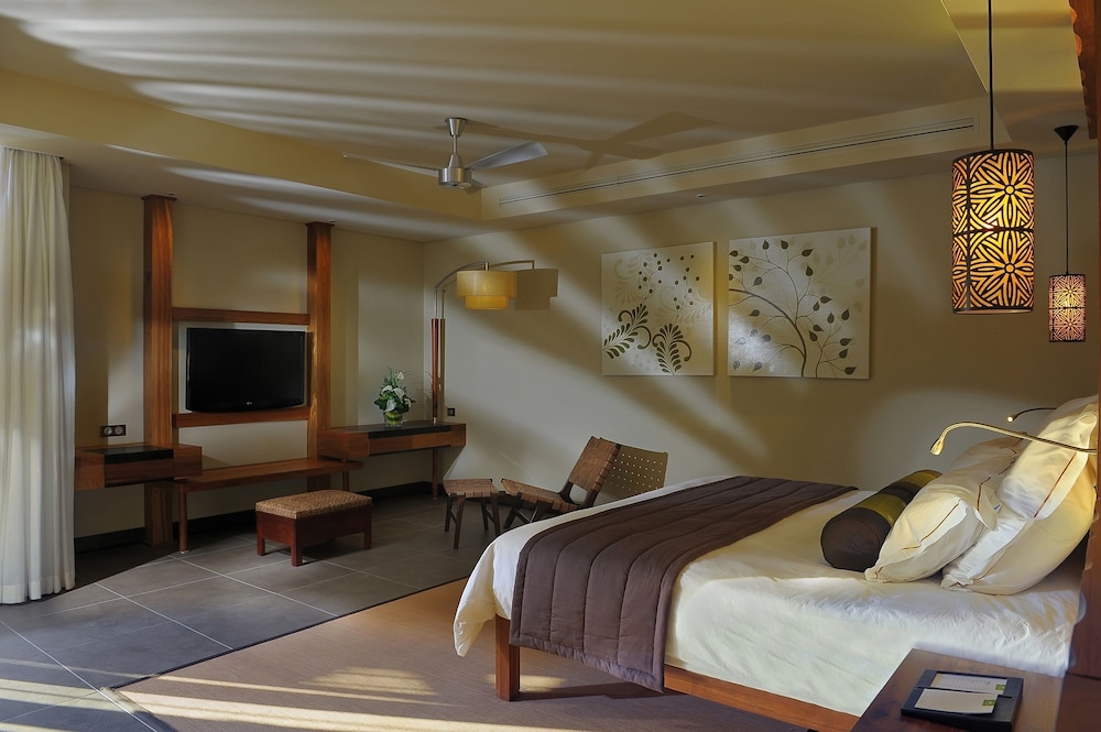 Pool, Senior, Suite, Double Bed, Beach Front