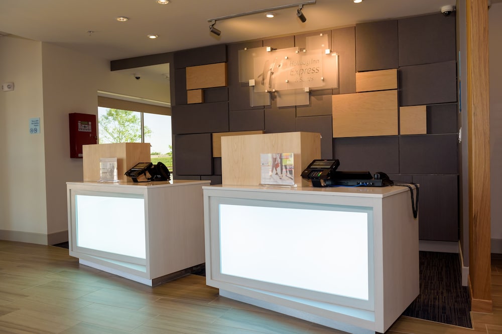 Holiday Inn Express Suites Mckinney Frisco East 9/36