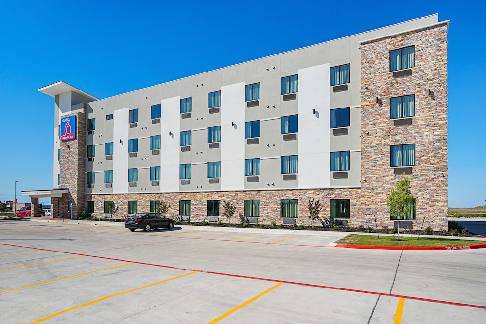 Studio6 Buda, TX 54/63