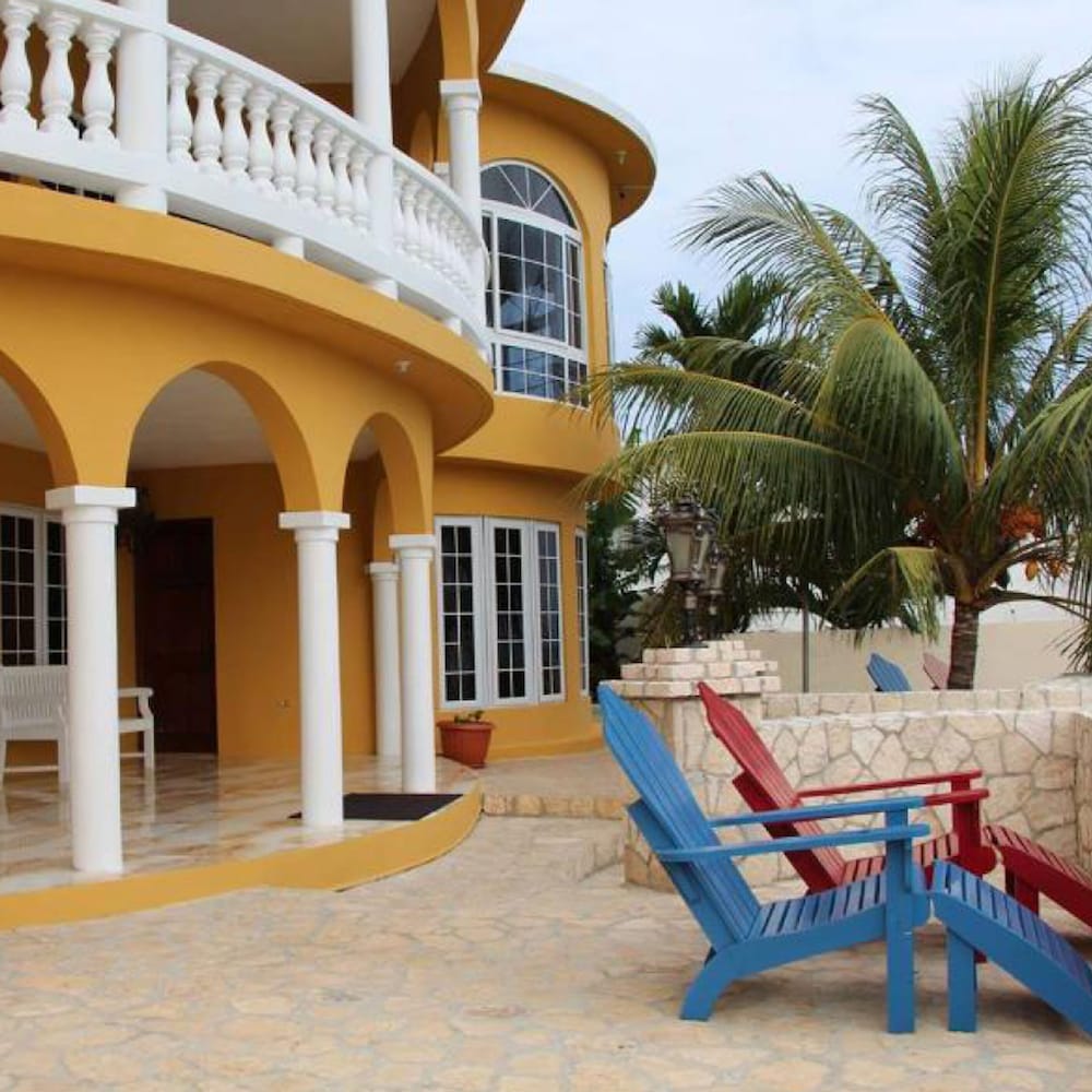 Waters Edge Guest House 26/38