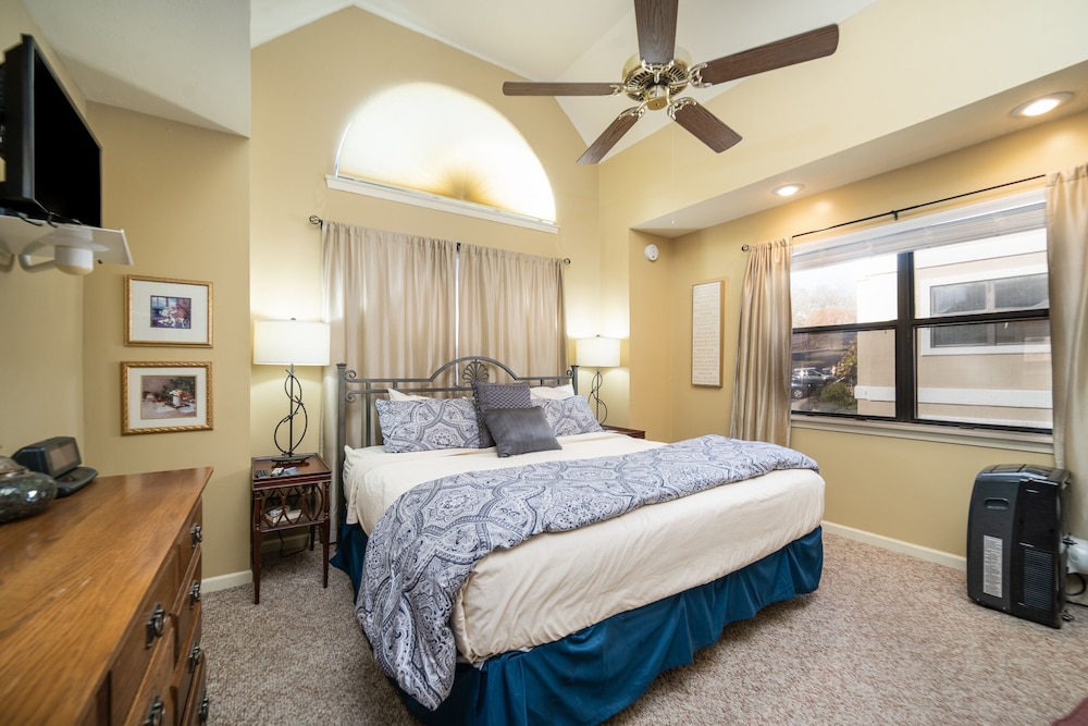 Pointe Royale Condominium Resort & Golf Course 24/81