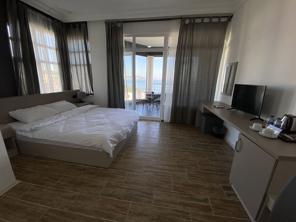 No 57 Suites 16/50
