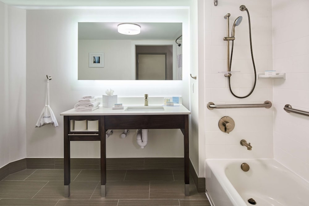 Hampton Inn And Suites Chapel Hill Druham 11/57