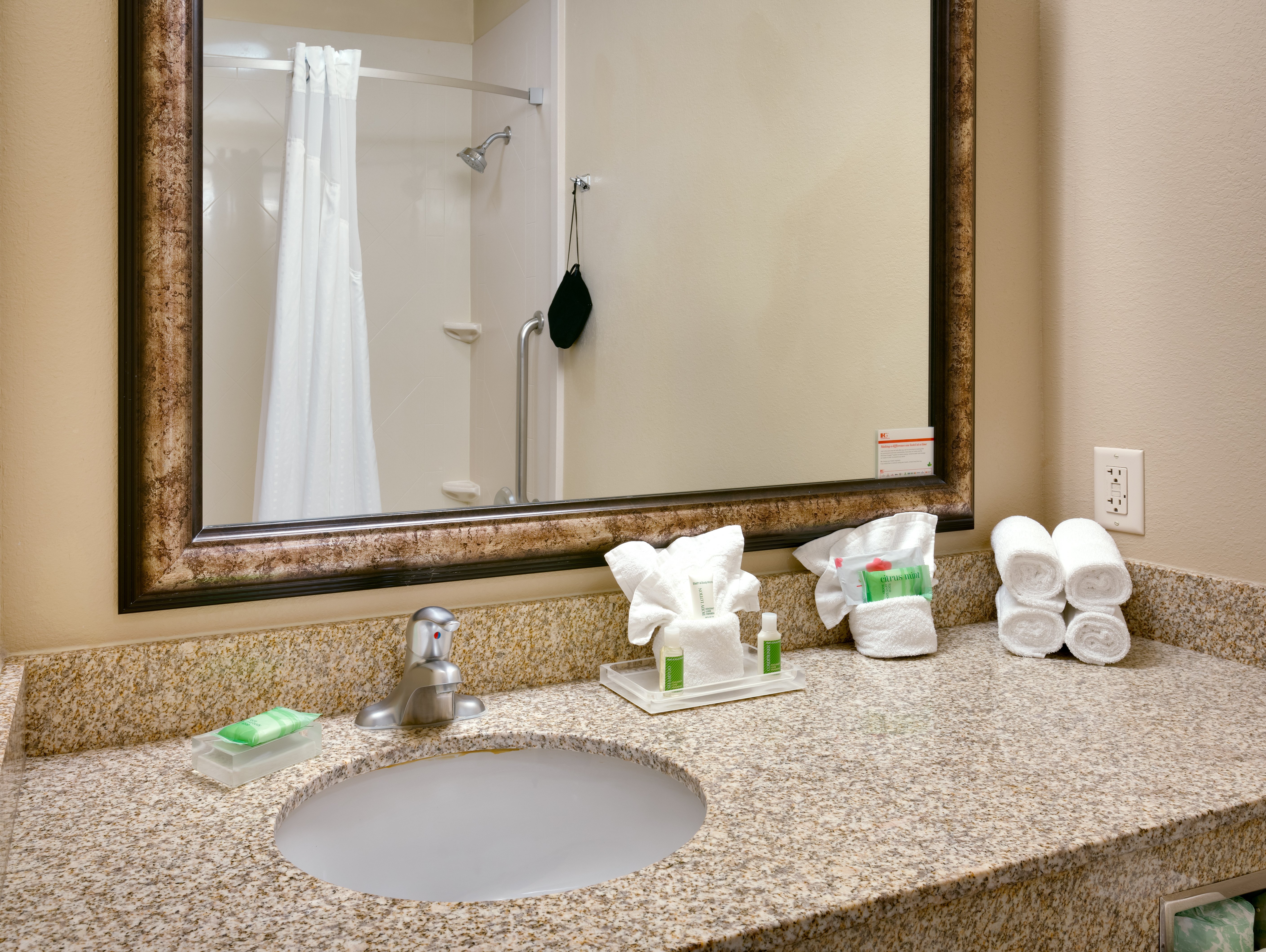 غرفة بسريرين كوين لذوي الإعاقة، Holiday Inn Hotel & Suites Salt Lake City-Airport West 2/2