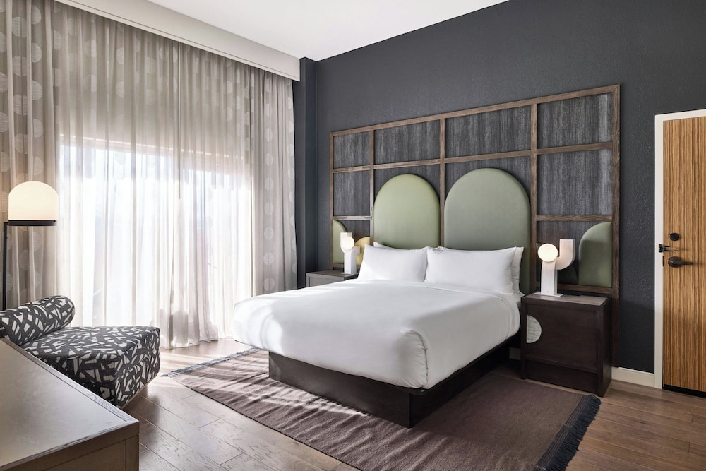 Room at Renaissance Phoenix Glendale Hotel And Spa, GLENDALE - AZ