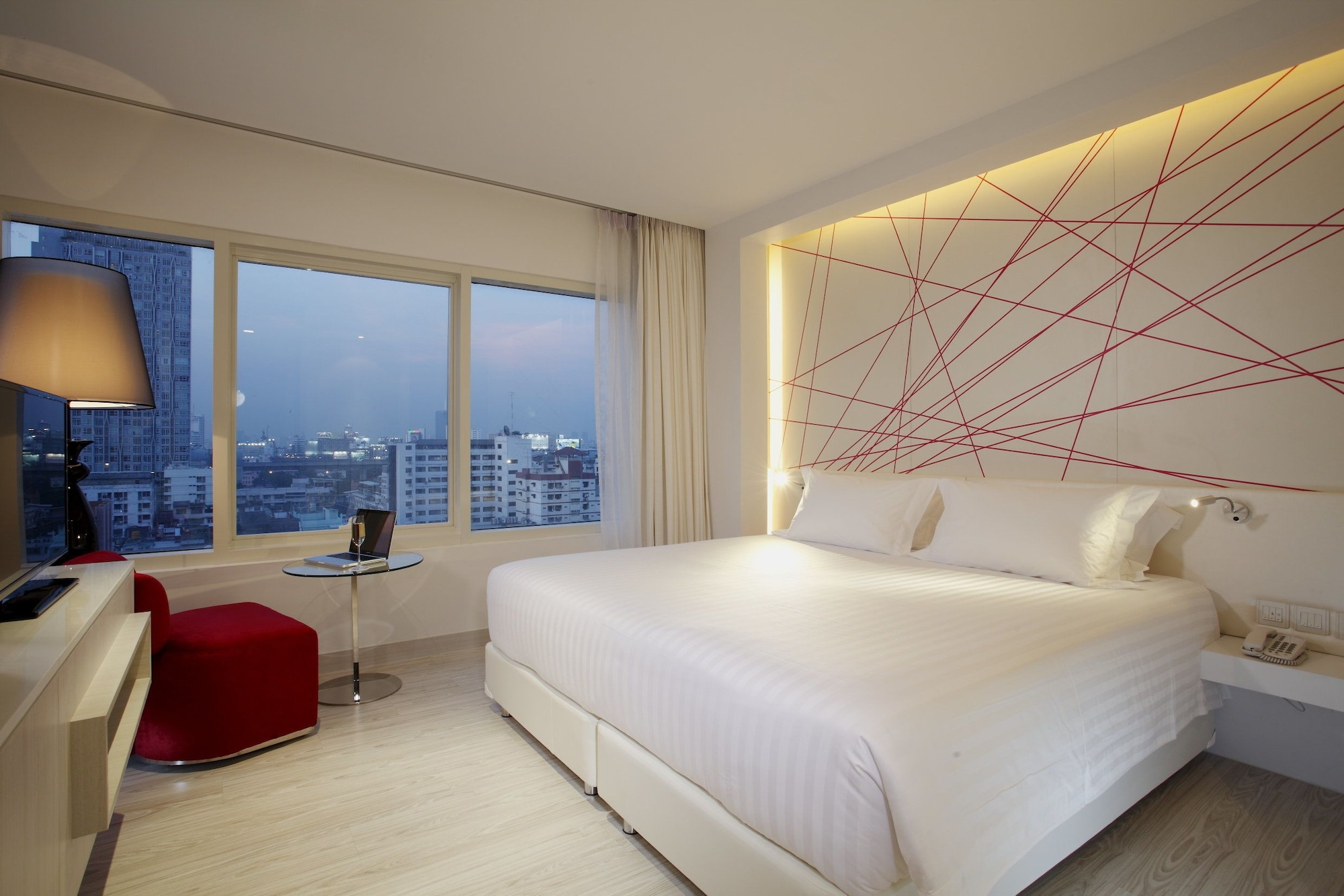 DELUXE, SUITE, KING BED, CITY VIEW, SOFA