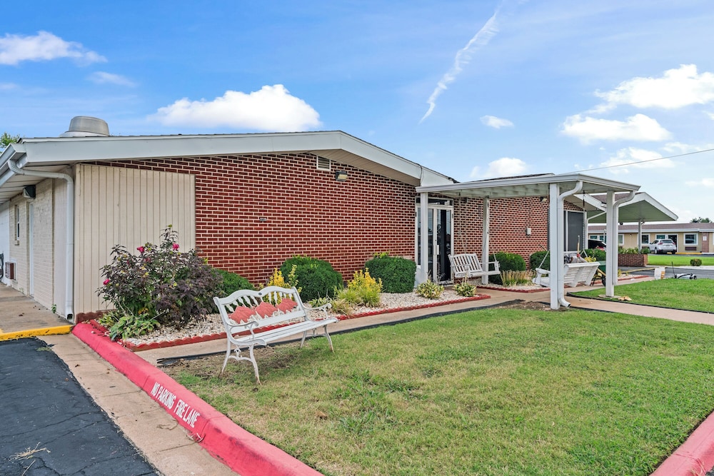 Guest Inn Rogers 59/67