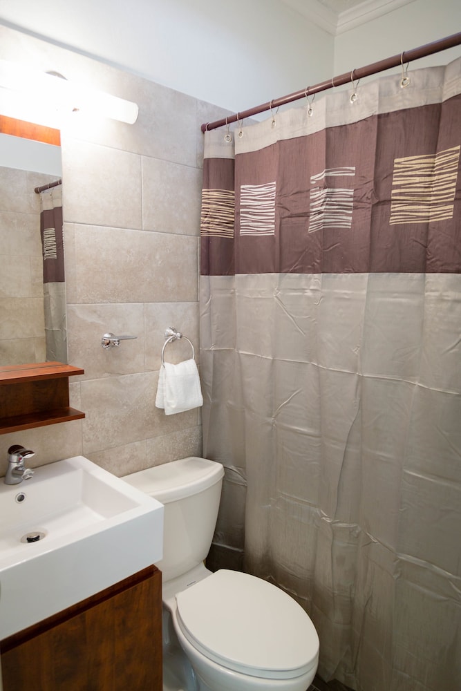 Centrally Located Guest Apartments 19/20