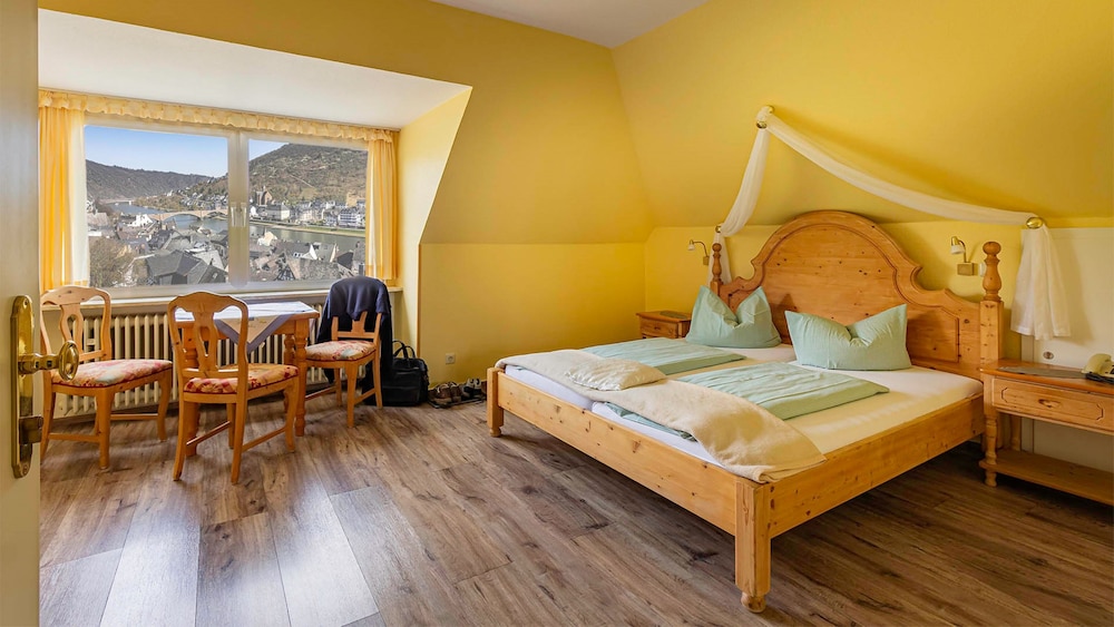 Slope, Panoramic, King Bed, River View