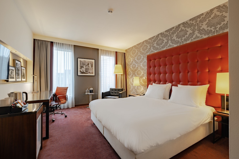 غرفة قياسية بسرير كينج في طابق مرتفع، Crowne Plaza Amsterdam South Hotel 2/4