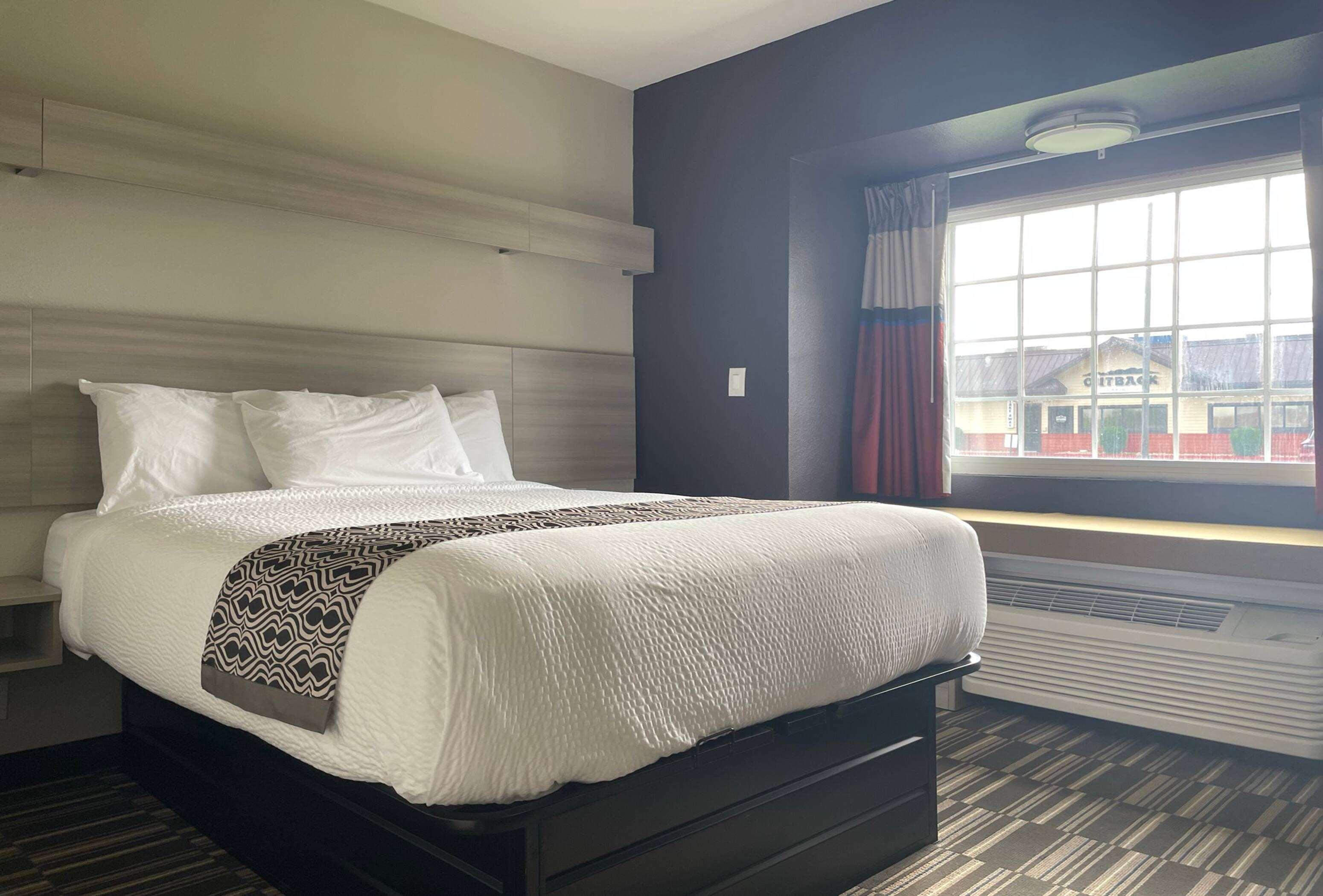 جناح استوديو بسرير كوين للمدخنين لذوي الإعاقة، Microtel Inn and Suites by Wyndham Bossier City 2/2