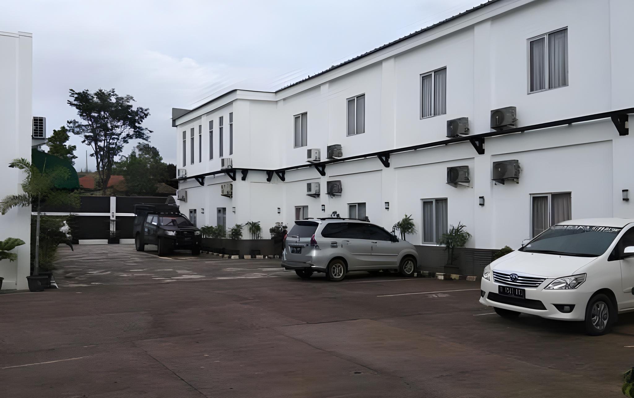Charaka Hotel 26/30