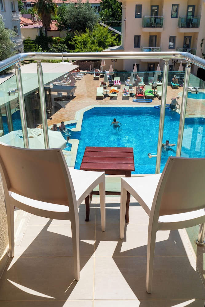 Belcehan Deluxe Hotel 30/50