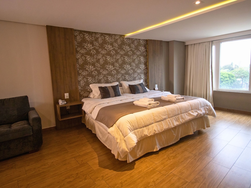 PREMIER, SUITE