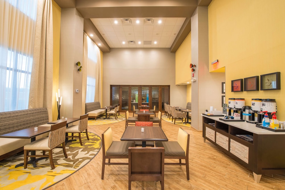 Hampton Inn Waynesboro, GA 33/42