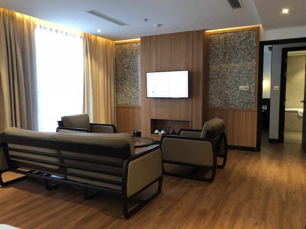 Majestic Premium Hotel 56/70
