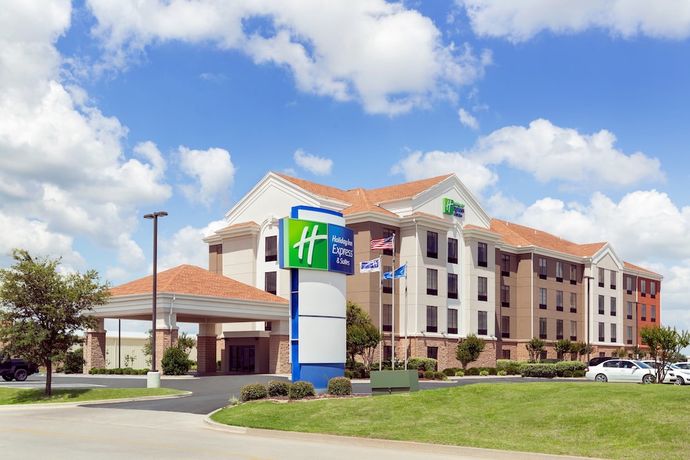 Holiday Inn Express Hotel & Suites Shawnee I-40 7/59