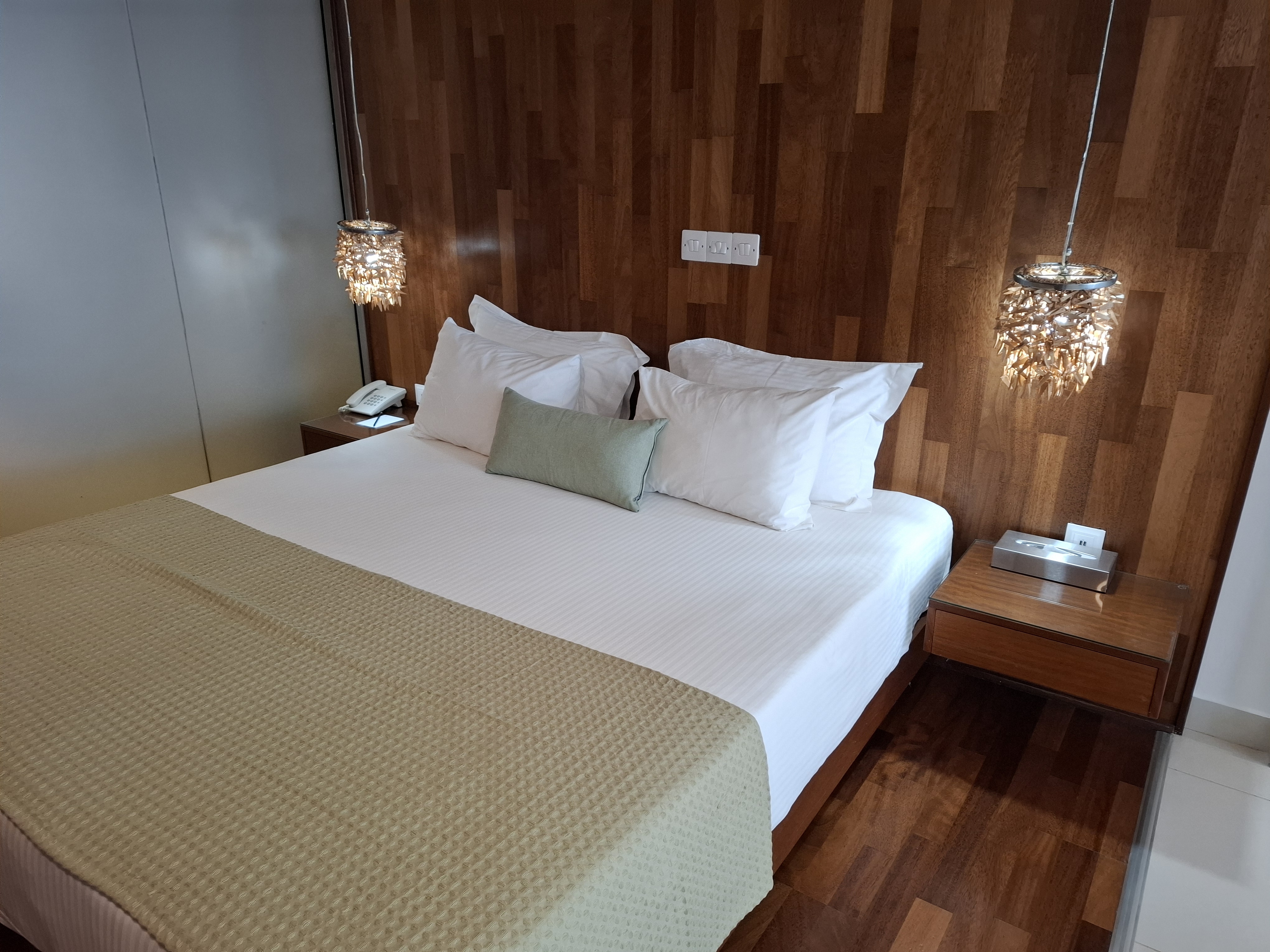 JUNIOR SUITE, OUTDOOR JETTED TUB