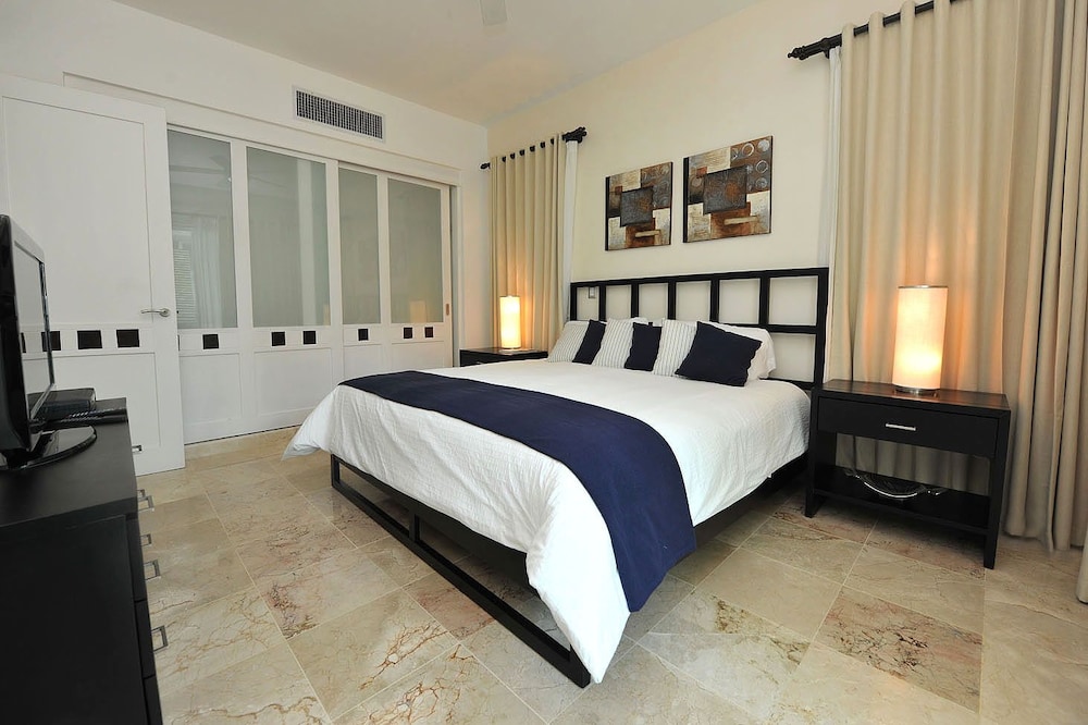 WATERMARK LUXURY OCEANFRONT ALL SUITE HOTEL 14/56