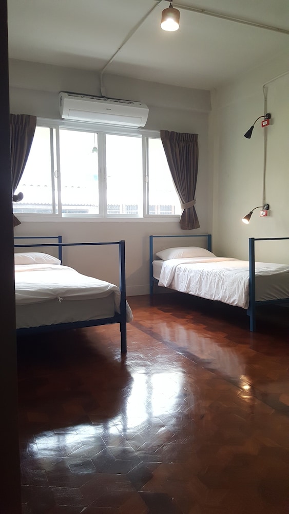 Bangkok Check Inn 30/70