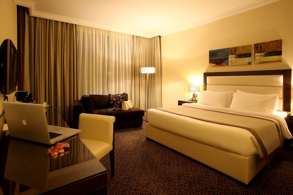 EXECUTIVE SUITE