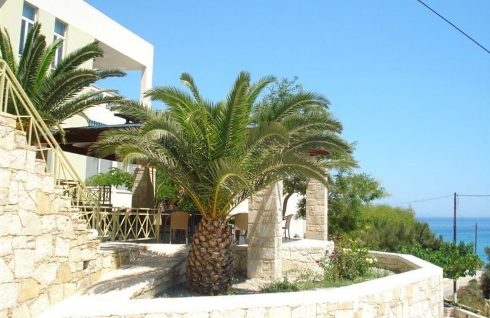 Polyrizos Hotel 21/24