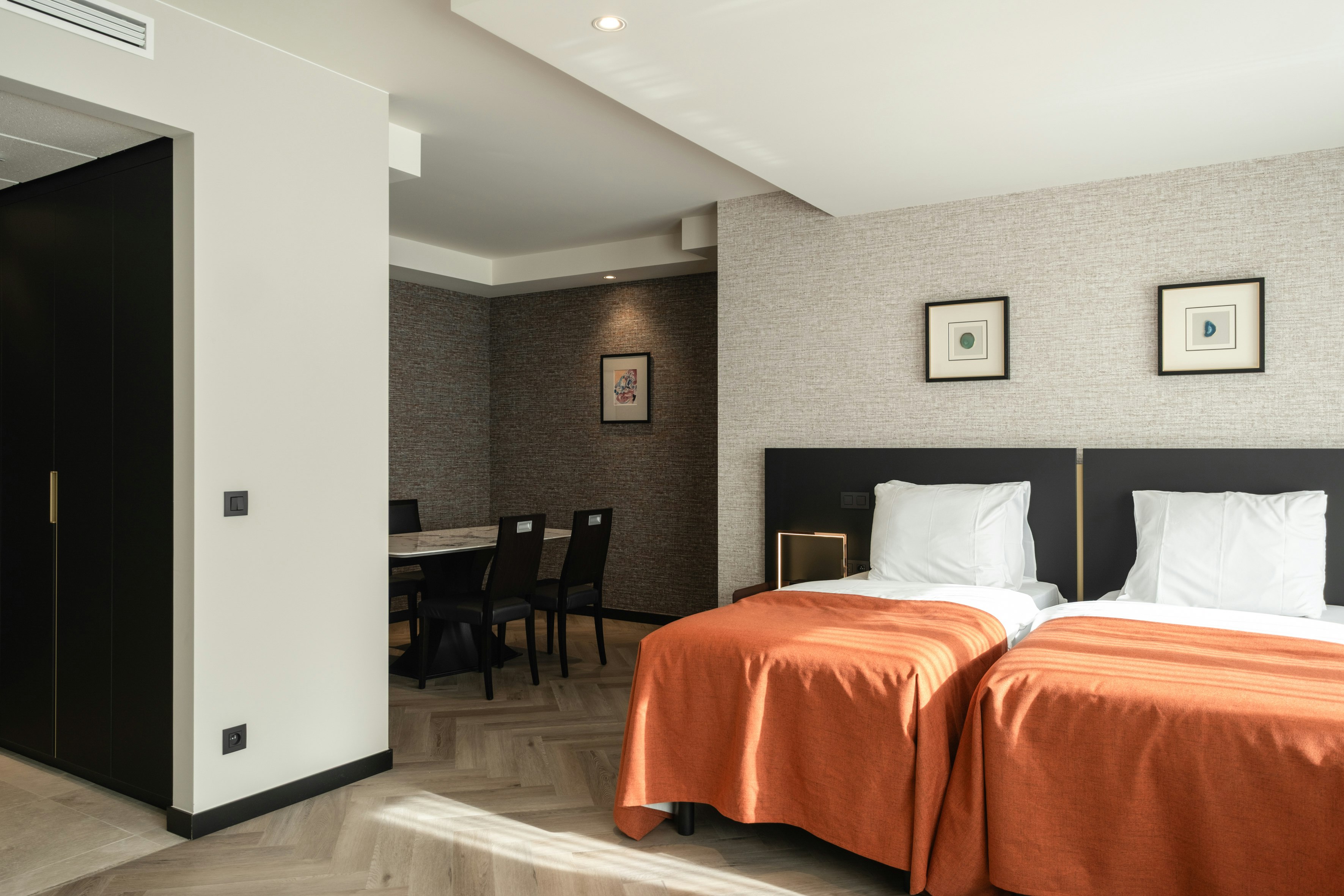 Capsule, Junior Suite, Twin Beds, Sofa, Living Area