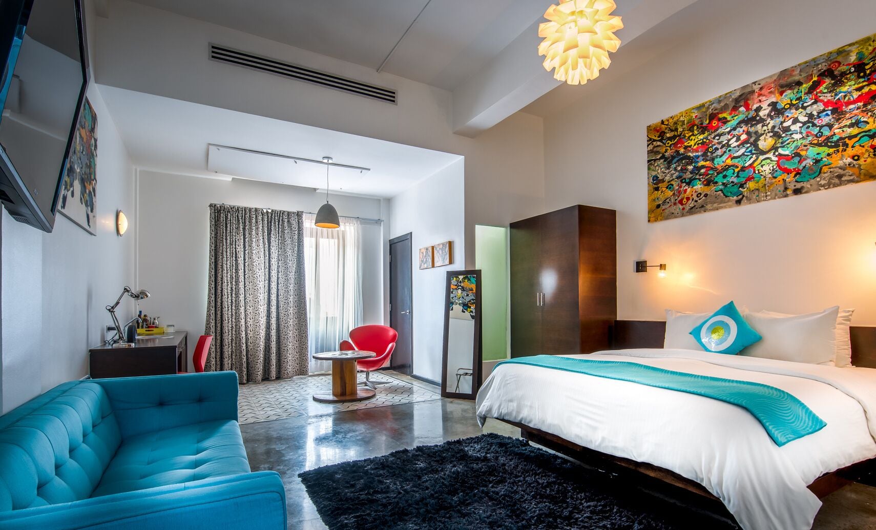 2 DOUBLE BEDS