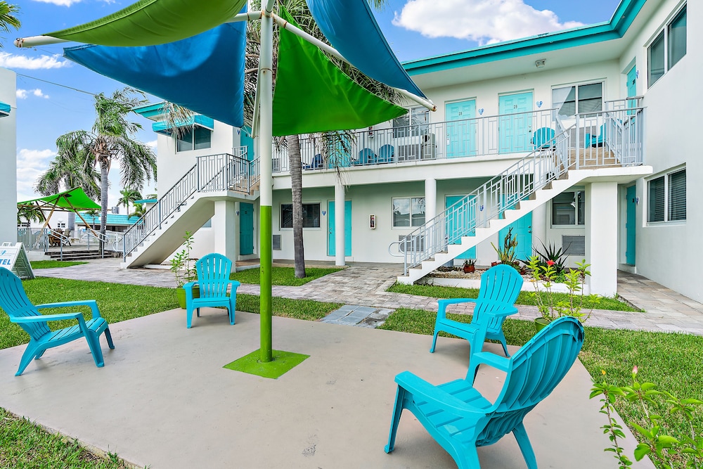 Hollywood Beachside Boutique Suites 39/46