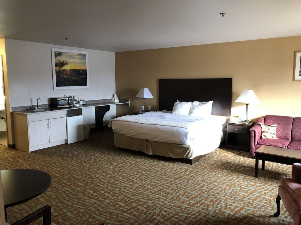 Days Inn & Suites By Wyndham Spokane Airport Airway Heights 9/41