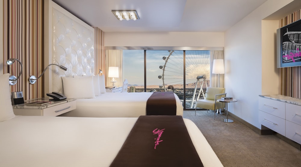 GO, 2 QUEEN BEDS, ATTRACTION VIEW