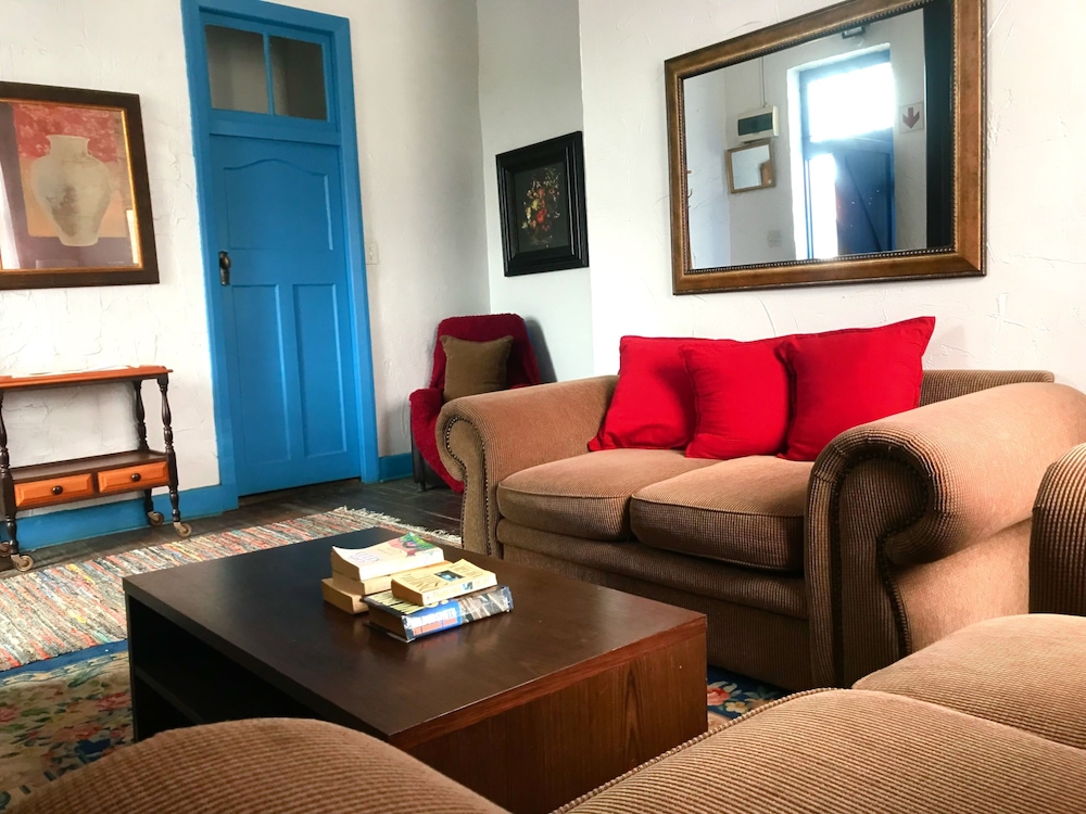 Athenian Villa 22/50