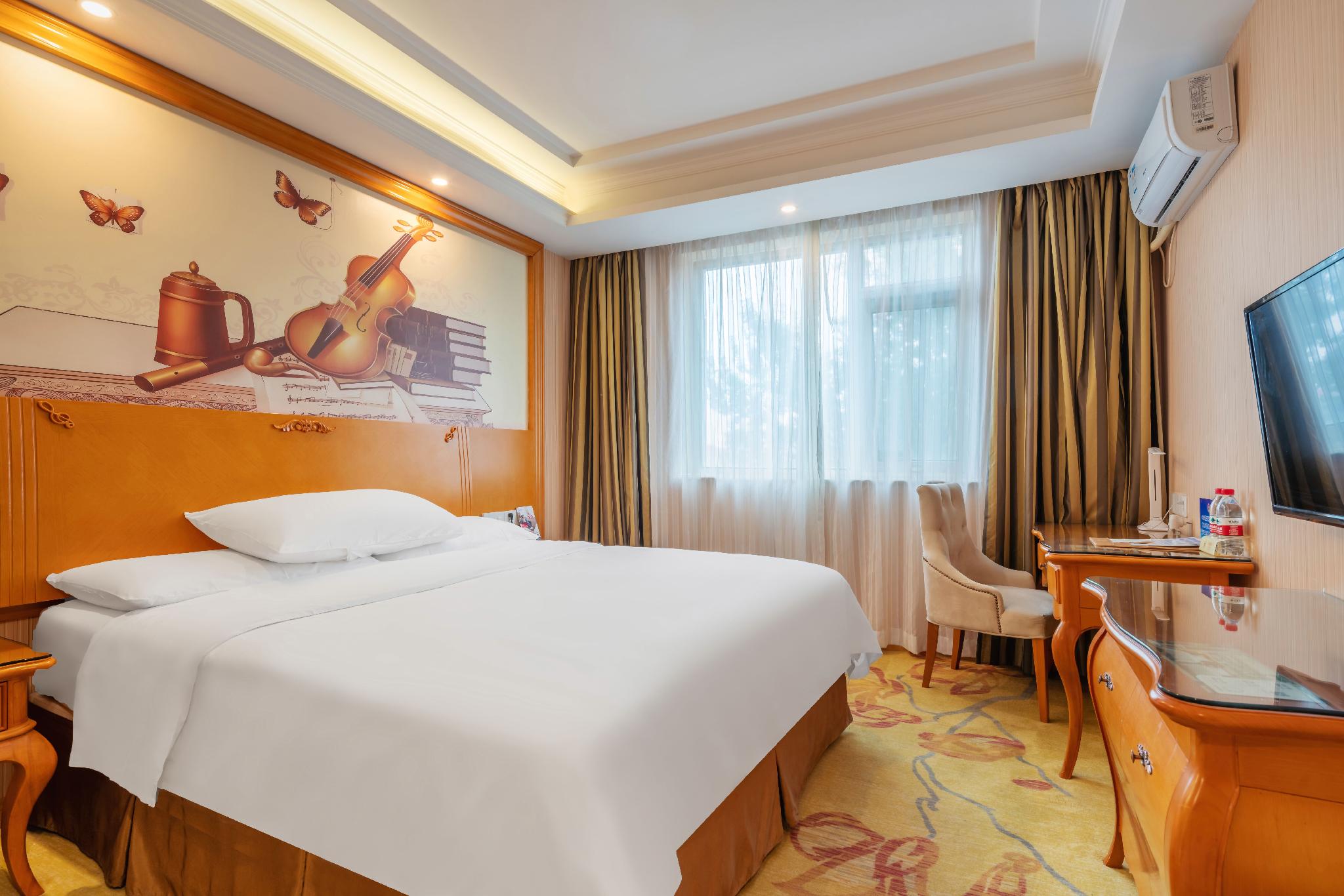 Vienna Hotel (Beijing Wanda West, Bajiao Amusement Park Metro Station) 23/41