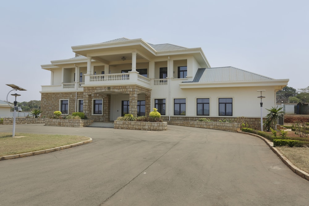 President Hotel at Umodzi Park 8/52